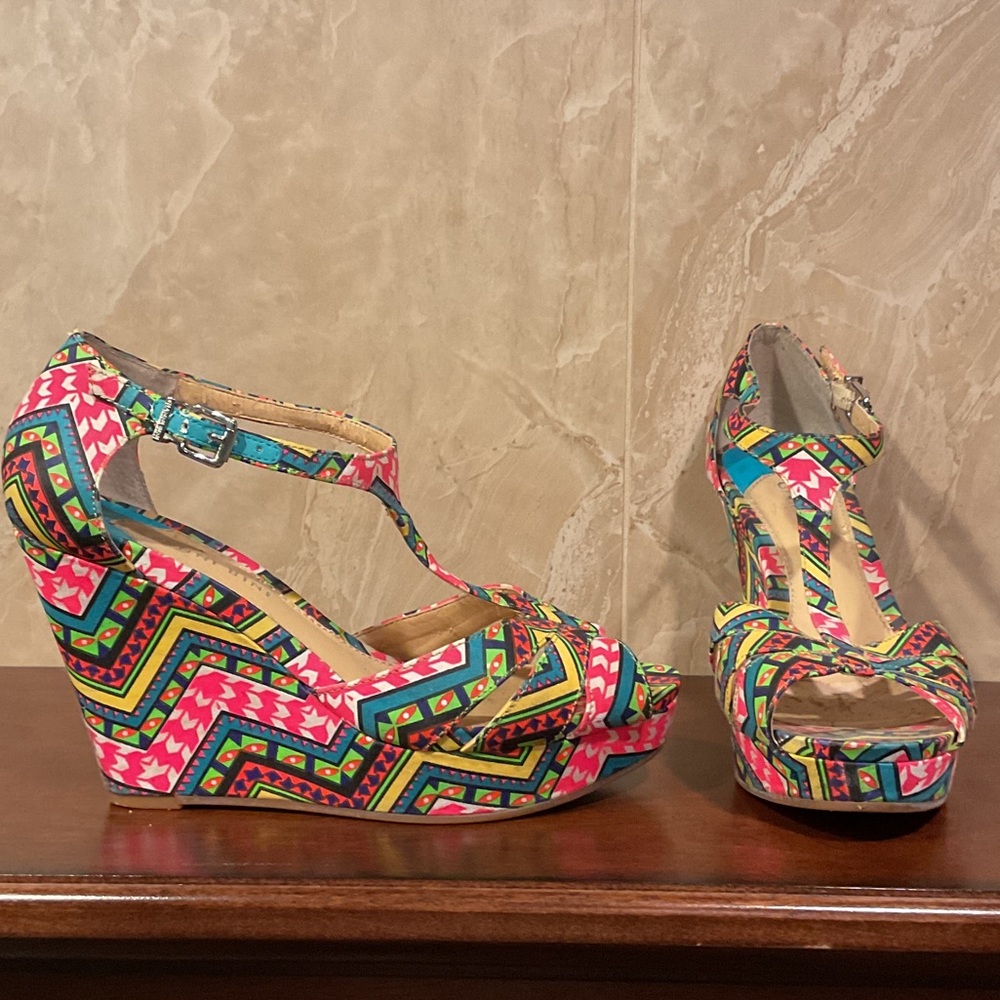 Gianni Bini Multicolor Patterned Wedge Sandals, Sz 7